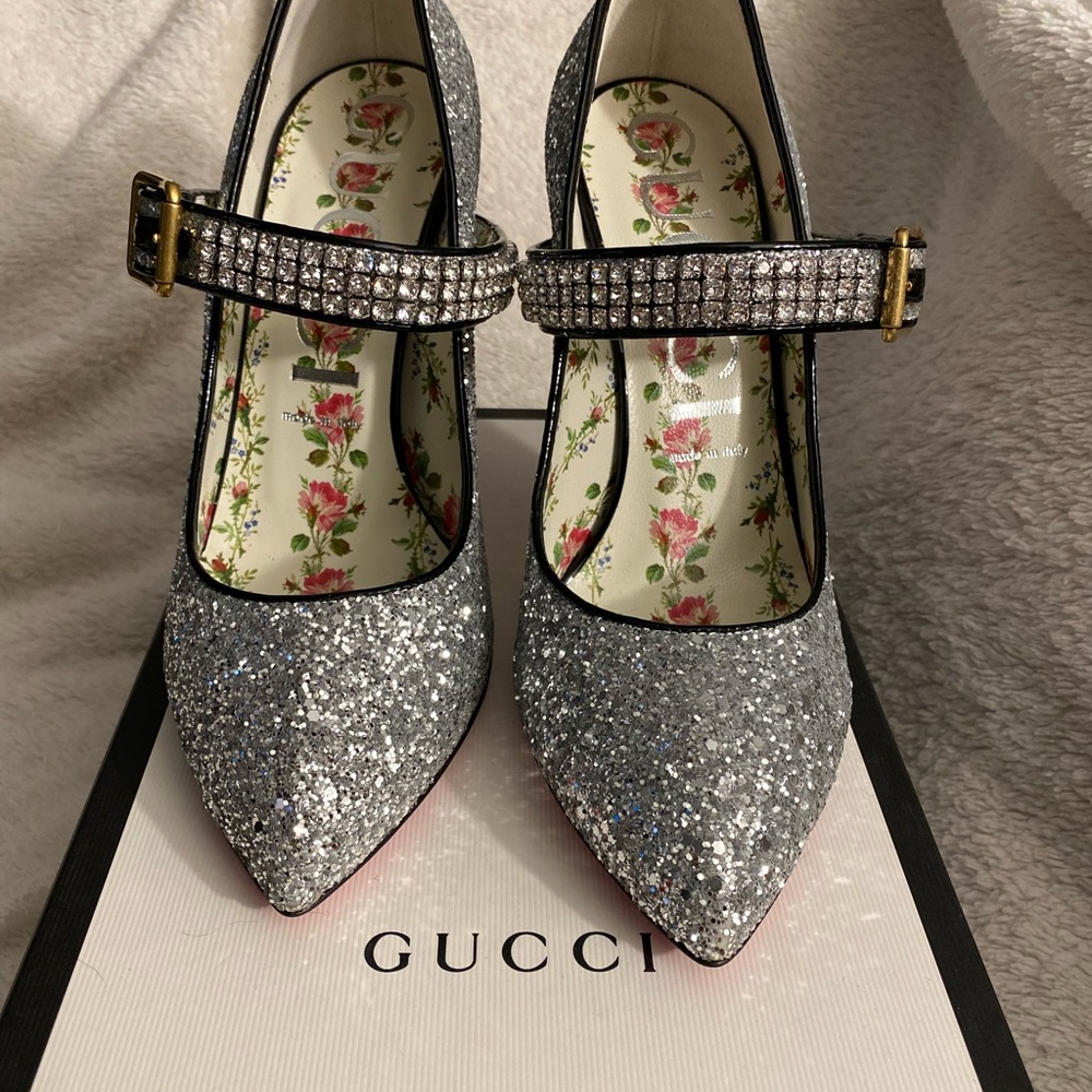 Gucci
105mm Sylvie Glitter Mary Jane Pump size 40 (10)